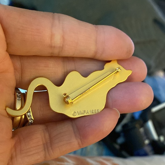 Cat pin marked 1988 VMFA - Picture 5 of 5